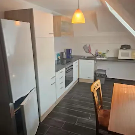 Apartment Schoene Vollausgestattete Monteurs- Gaestewohnung In Der Gartenstadt Und Naehe Geiseltalsee 2209