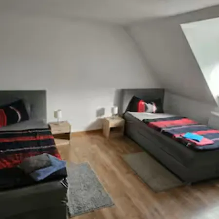 Schöne Vollausgestattete Monteurs- Gästewohnung In Der Gartenstadt Und Nähe Geiseltalsee Für 4 Personen 2209 Apartamento