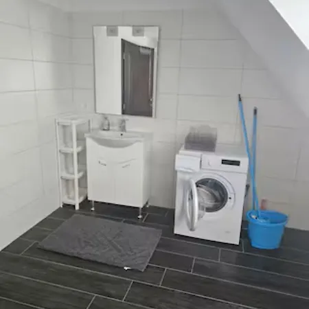 Schoene Vollausgestattete Monteurs- Gaestewohnung In Der Gartenstadt Und Naehe Geiseltalsee 2209 * Leuna