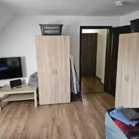 Schöne Vollausgestattete Monteurs- Gästewohnung In Der Gartenstadt Und Nähe Geiseltalsee Für 4 Personen 2209 * Leuna