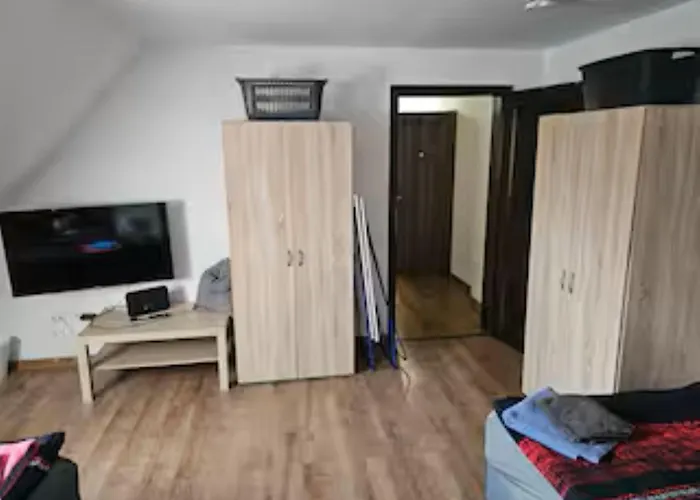 Schoene Vollausgestattete Monteurs- Gaestewohnung In Der Gartenstadt Und Naehe Geiseltalsee 2209 * Leuna